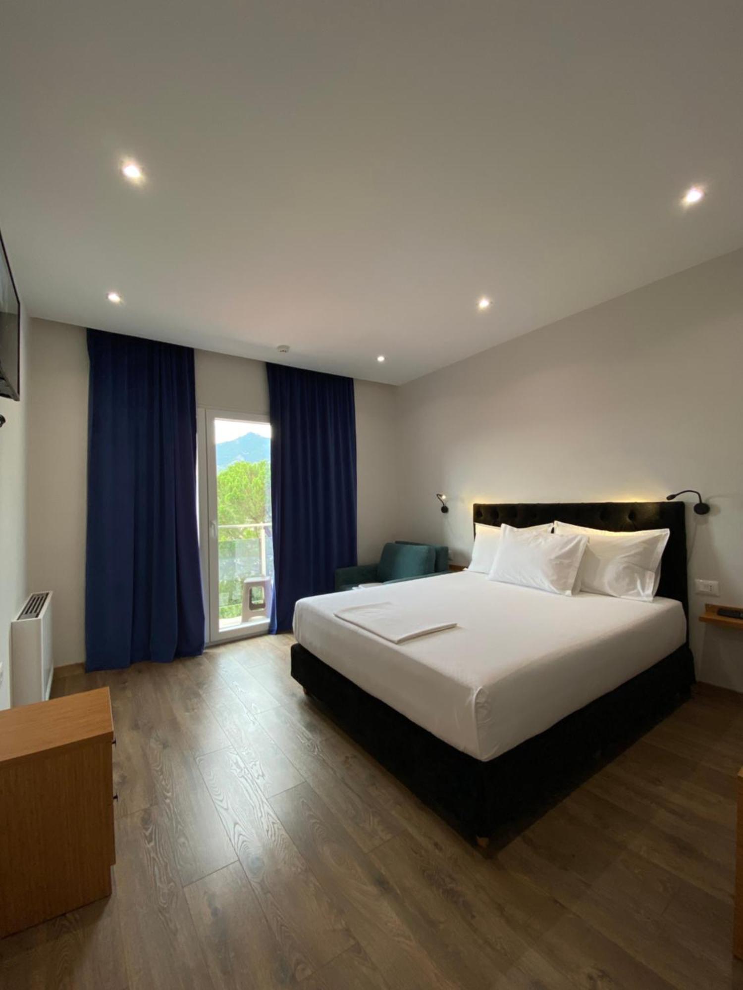 Merly Hotel Përmet エクステリア 写真