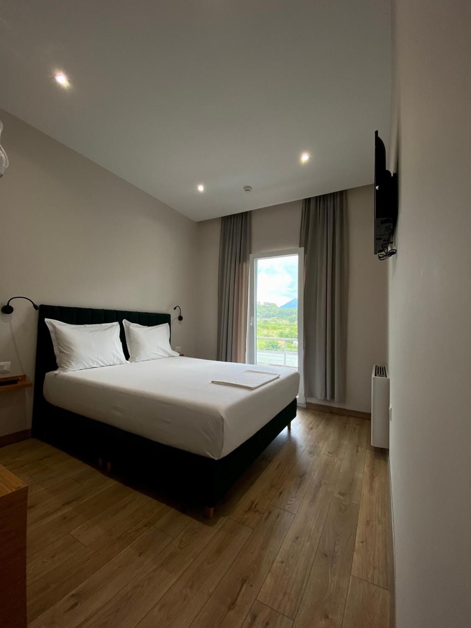 Merly Hotel Përmet エクステリア 写真